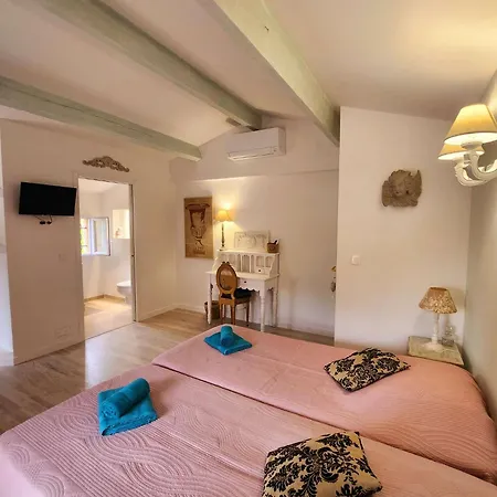 Le Clos Renaissance Bed & Breakfast Oppede